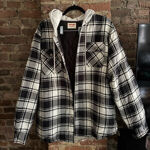 Wrangler Shacket!! Brand new, never worn - size Large